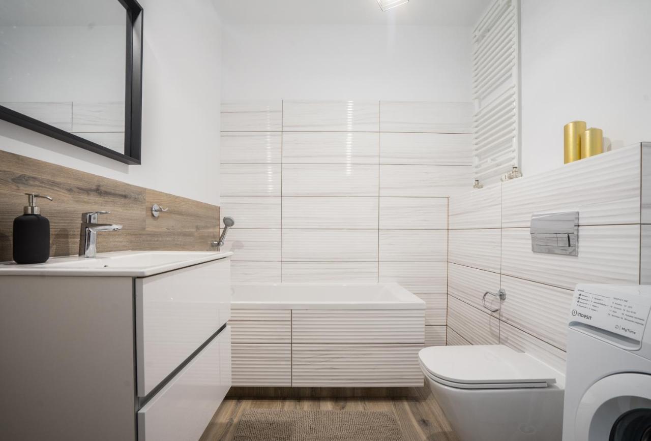 Bizapartments - Modern Flats With Parking Warsaw Luaran gambar