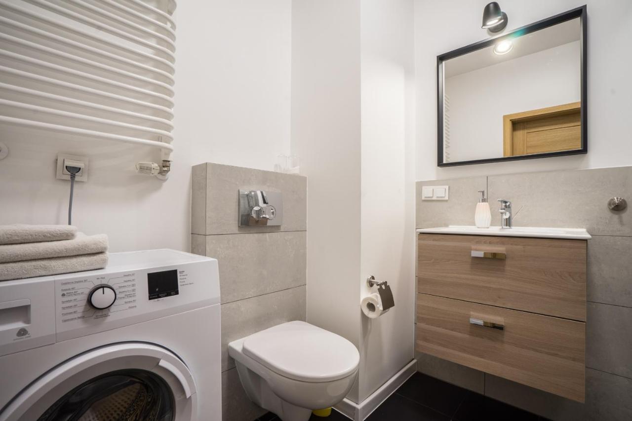 Bizapartments - Modern Flats With Parking Warsaw Luaran gambar