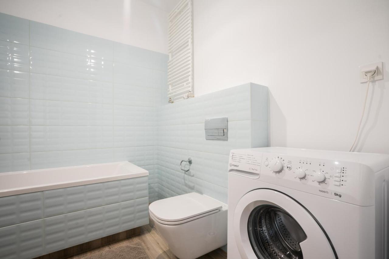 Bizapartments - Modern Flats With Parking Warsaw Luaran gambar