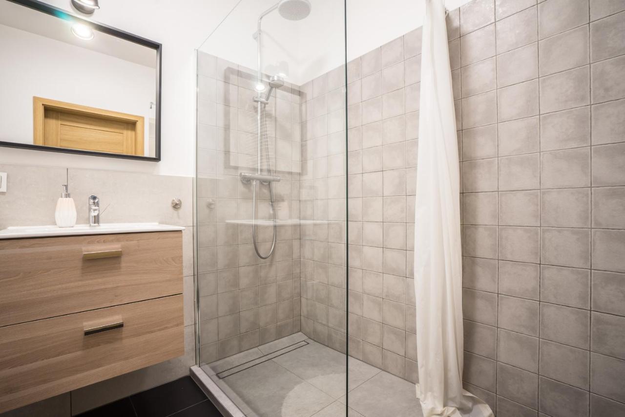Bizapartments - Modern Flats With Parking Warsaw Luaran gambar